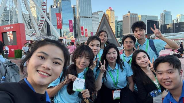 珠海青年学生在香港。