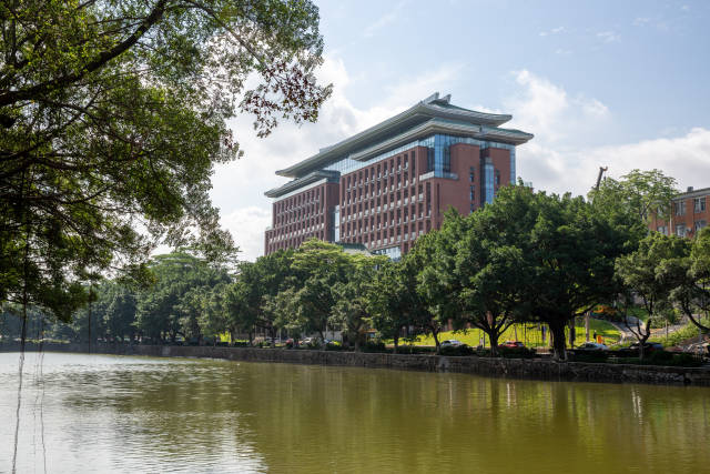 华南理工大学的化学增列全球前1‱