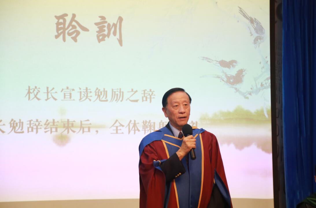校长吴清辉教授寄语同学们早日成为栋梁之才